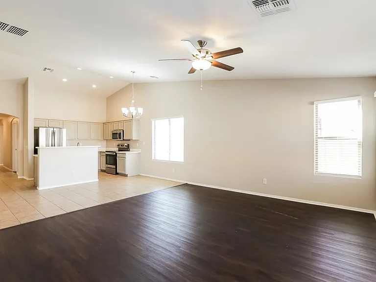 6622 S 23rd Ave — Photo 3