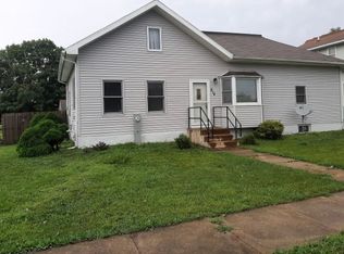 214 W Park St, Earlville, IL 60518