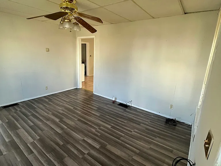 109 E Jackson St — Photo 2