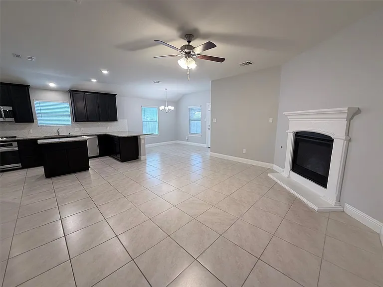 1205 Parker Dr — Photo 4