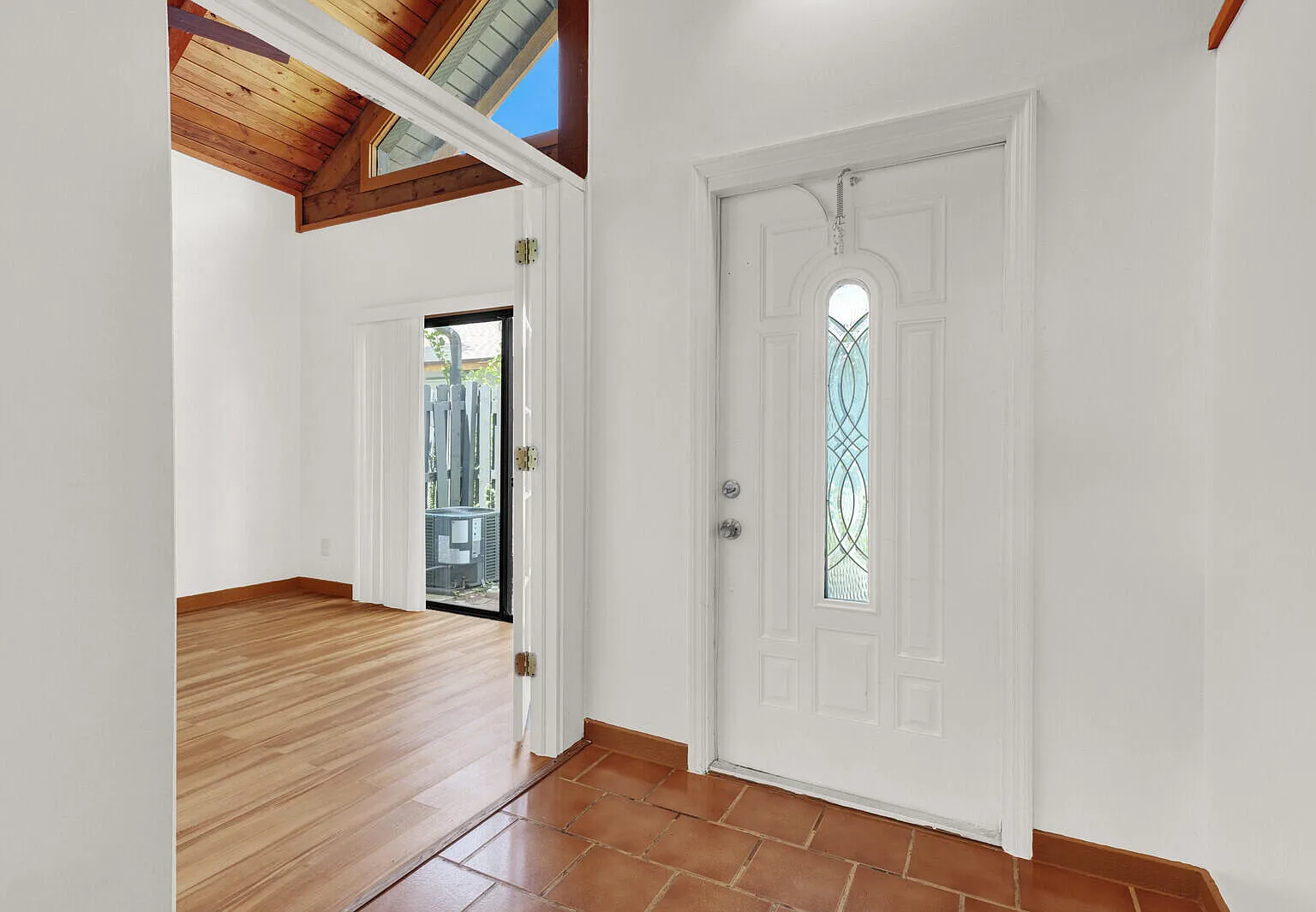 3 bed, 2.0 bath, 1637 sqft, $2,450 — Photo 3