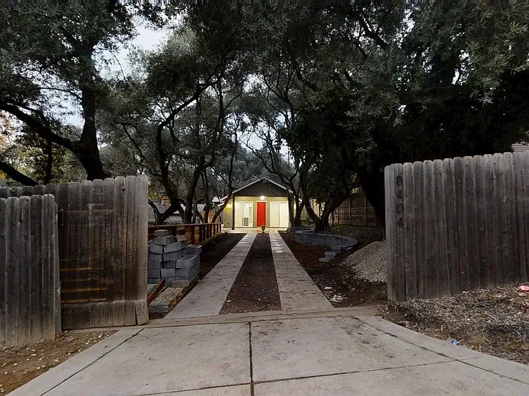 8404 Ascolano Ave — Photo 15