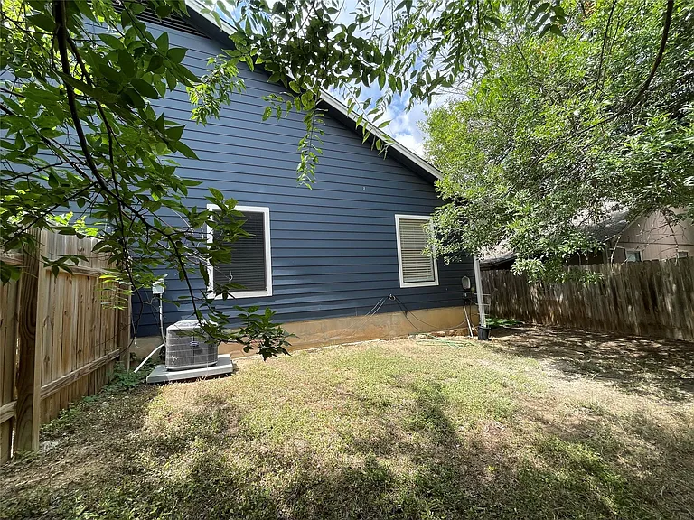 2031 Redwing Way — Photo 24