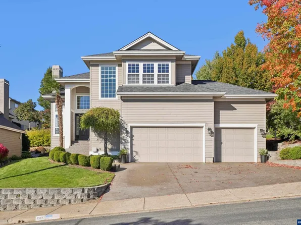 585 Harbourtown Ct SE, Salem, OR 97306