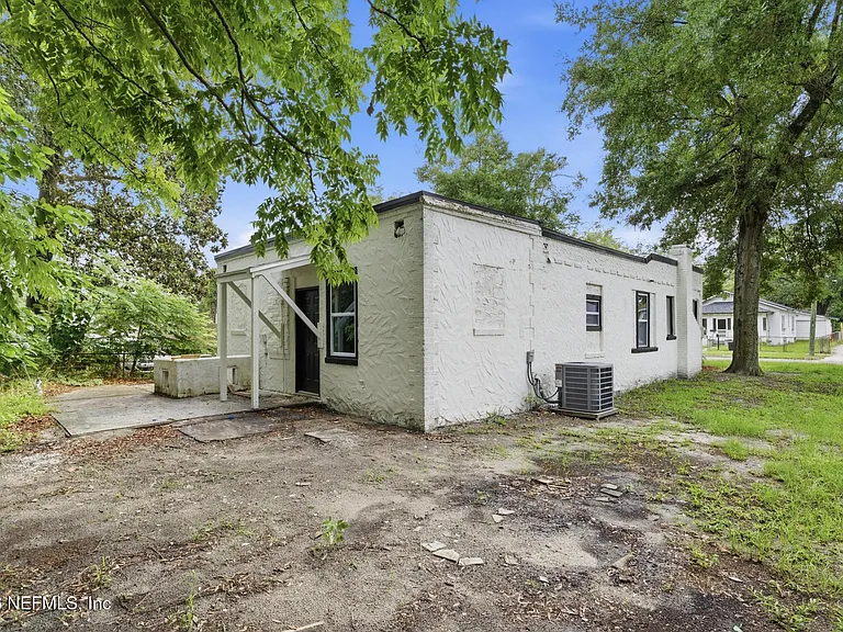 1715 Brackland St — Photo 2
