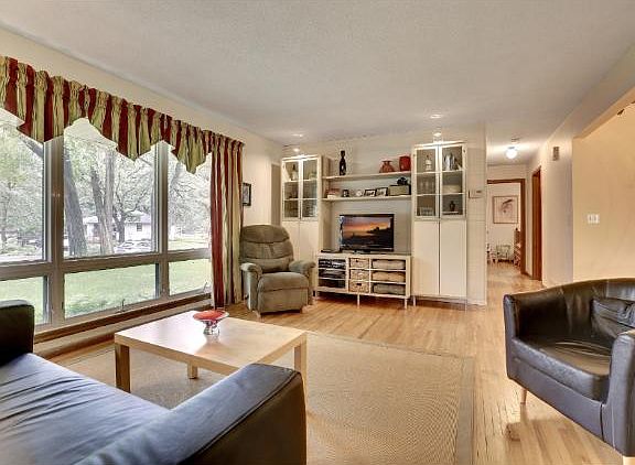 4th image of 7546 Knollwood Dr