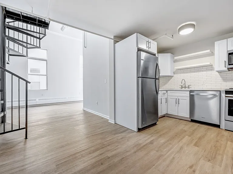 Welcome to Luckey Platt, where modern design meets comfort. Our newly renovated kitchens feature stainless steel appliances and sleek finishes, making it the perfect space for culinary creativity. Schedule your tour today and elevate your living experienc