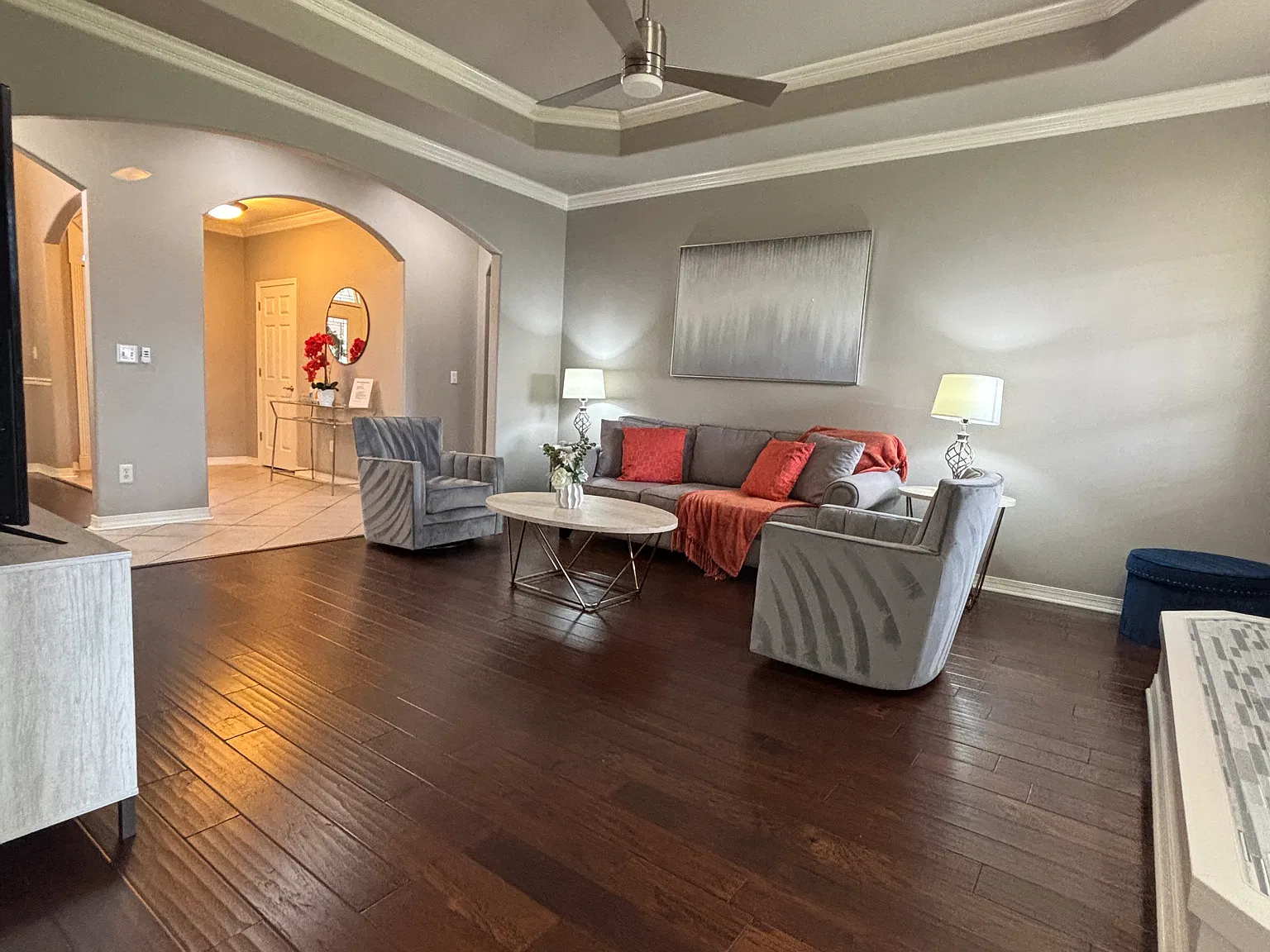 4 bed, 2022 sqft, $2,300 — Photo 3