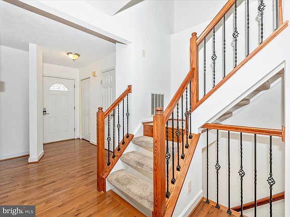 4th image of 6204 Illinois Ct