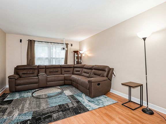 4th image of 1082 Colony Lake Dr
