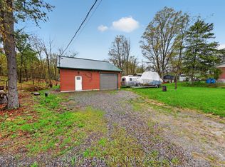 2207 Wellington St, South Frontenac, ON K0H1H0