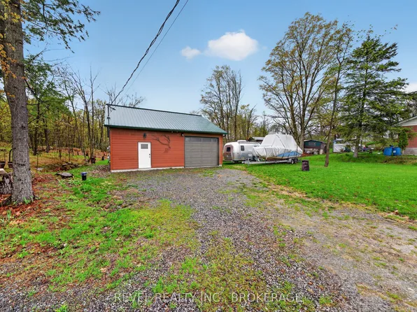 2207 Wellington St, South Frontenac, ON K0H 1H0