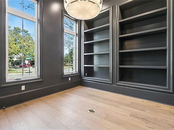 4th image of 2100 Avenue B