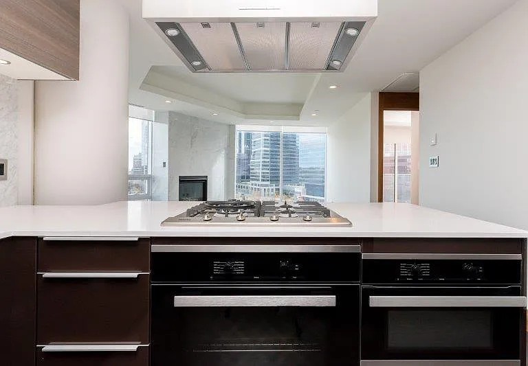 738 1st Ave SW #902 — Photo 3