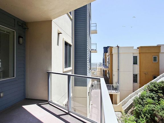 3rd image of 1888 Geneva Ave #810