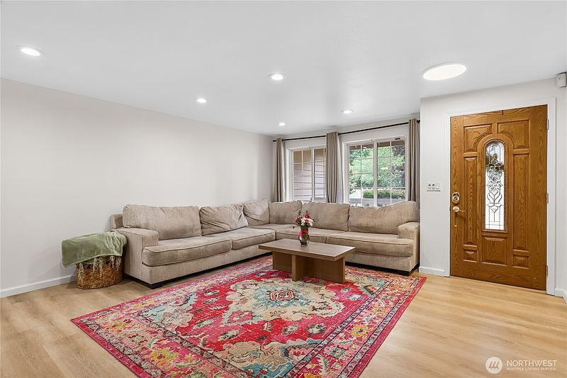 5th image of 19411 112th Avenue E