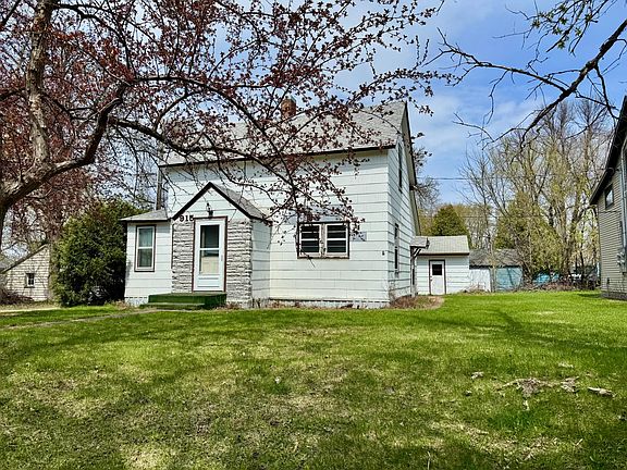 2nd image of 915 6th Ave E