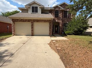 2818 Liverpool Ln, Grand Prairie, TX 75052