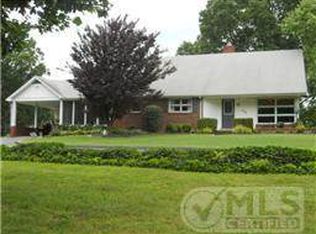 204 E Park Cir, Dickson, TN 37055