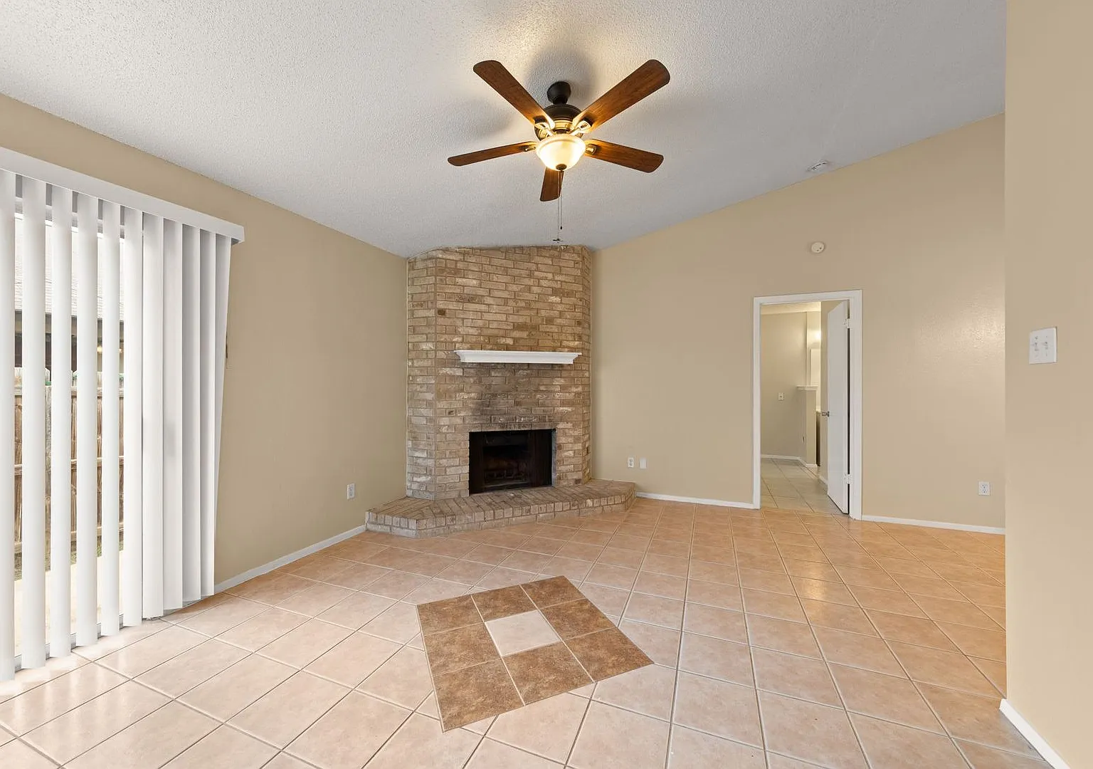 313 Greenlawn Blvd Round Rock, TX. 78664 — Photo 3