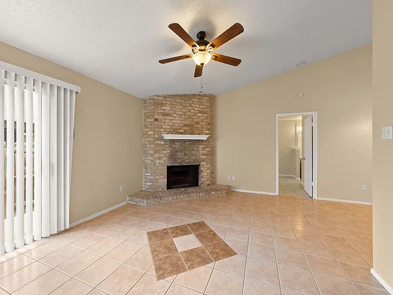 313 Greenlawn Blvd — Photo 3