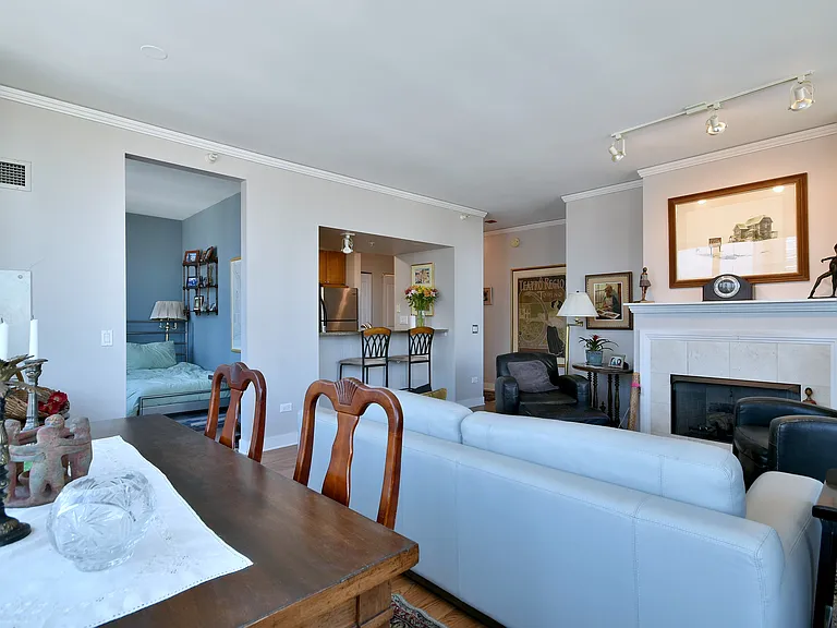 200 N Jefferson St #2106 — Photo 8