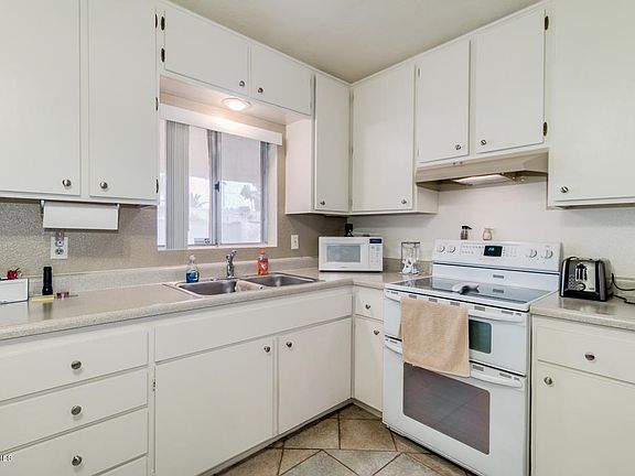 5th image of 2057 E Bramble Ave