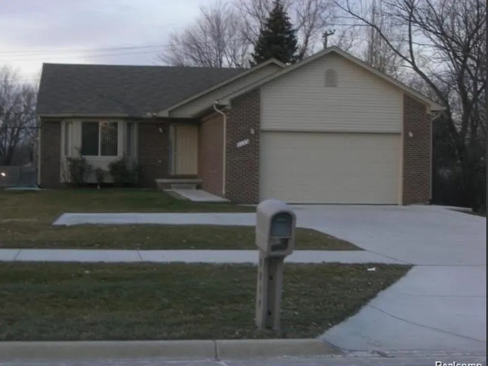 E Maple Rd