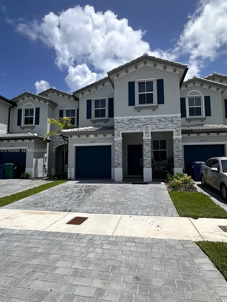 4 bed, 2.5 bath, 1820 sqft, $3,200 — Photo 1