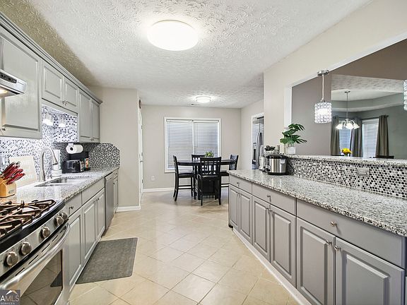 5th image of 445 Sanford Creek Ln