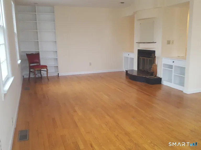 19 Grand Ave — Photo 7