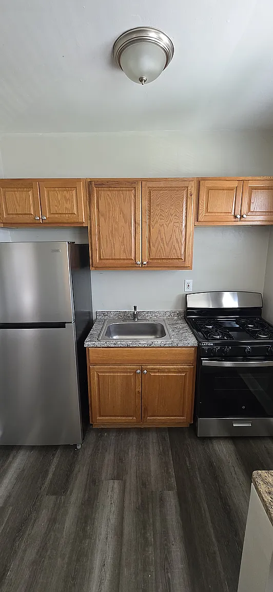 1 bed, 1.0 bath, $1,049 — Photo 3