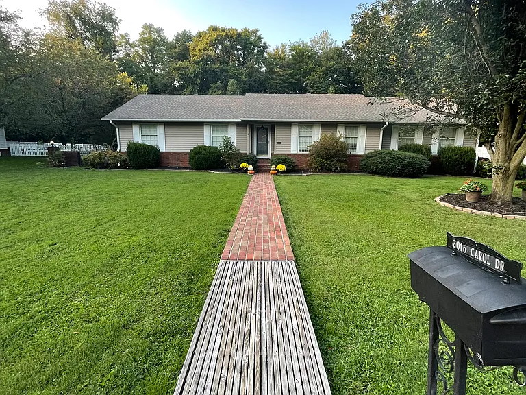 2016 Carol Dr — Photo 1