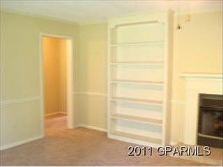 4th image of 2299 Woodridge Dr