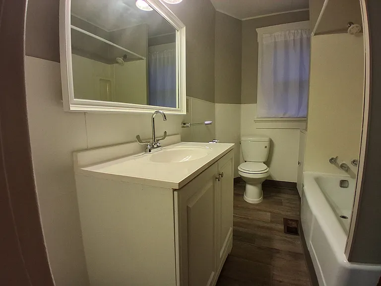 926 Dueber Ave SW #B — Photo 4