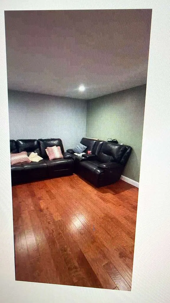 3 bed, 1.5 bath, 800 sqft, $2,400 — Photo 2