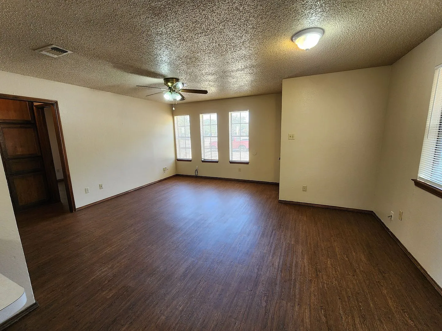 Cozy 2 Bedroom Duplex In Haltom City — Photo 4