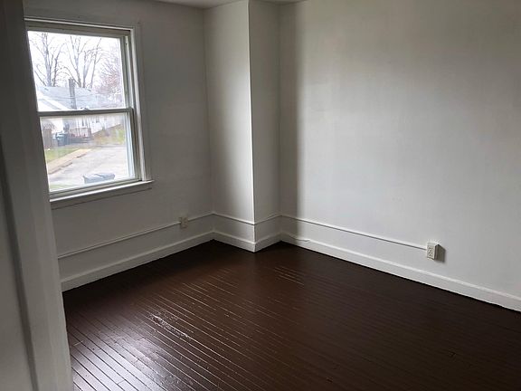 4th image of 57 Lardner Ct