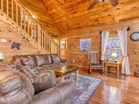 5th image of 704 Yona Trail Way