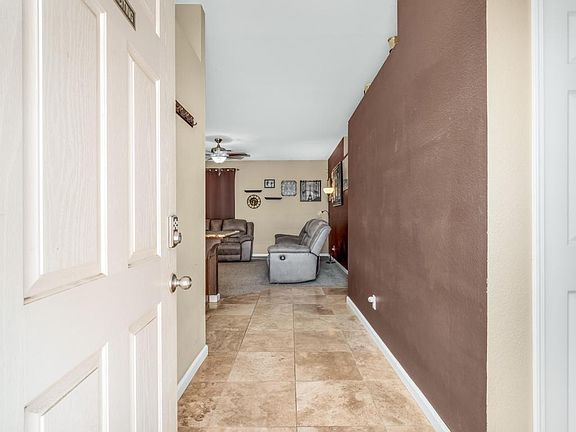 4th image of 1125 E Cinnamon Drive