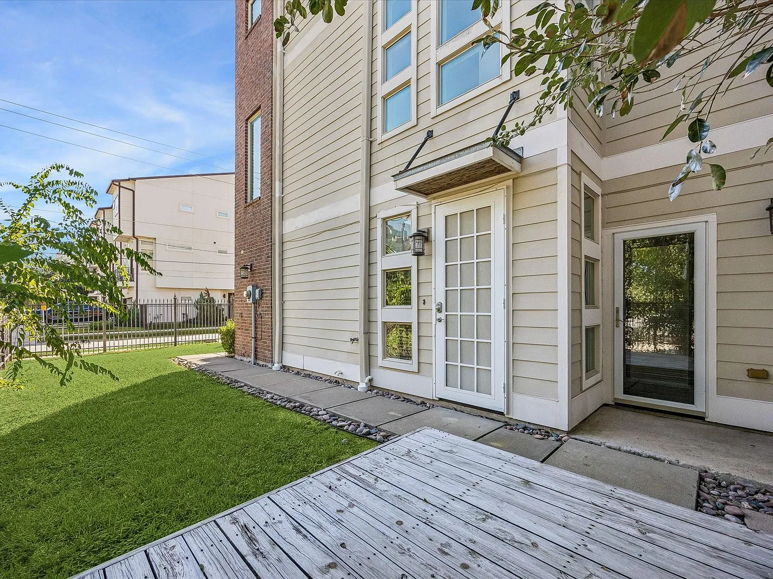 3 bed, 3.5 bath, 2207 sqft, $2,950 — Photo 3