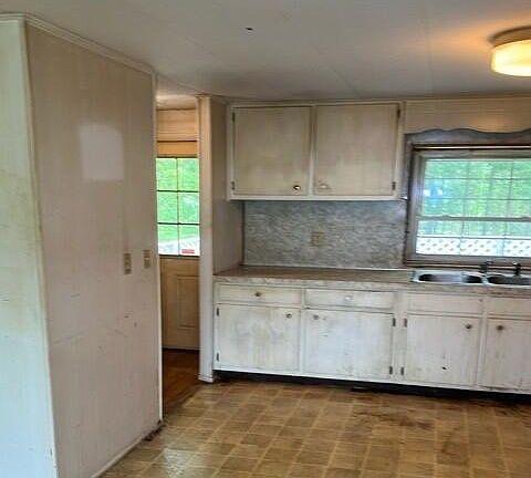 4th image of 133 Beachwood Avenue