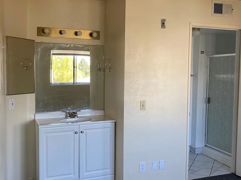 445 Landfair Ave #202 — Photo 20