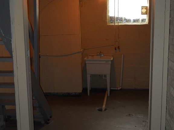 5th image of 979 Delia Ave