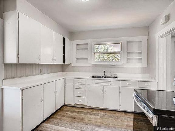 4th image of 115 N Grove St #117