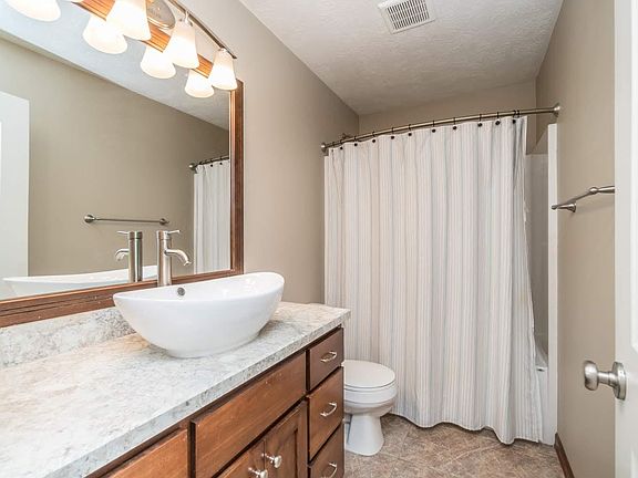 3rd image of 2703 W Sudbury St