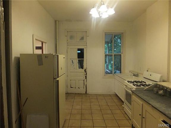 3rd image of 2832 Shenandoah Ave