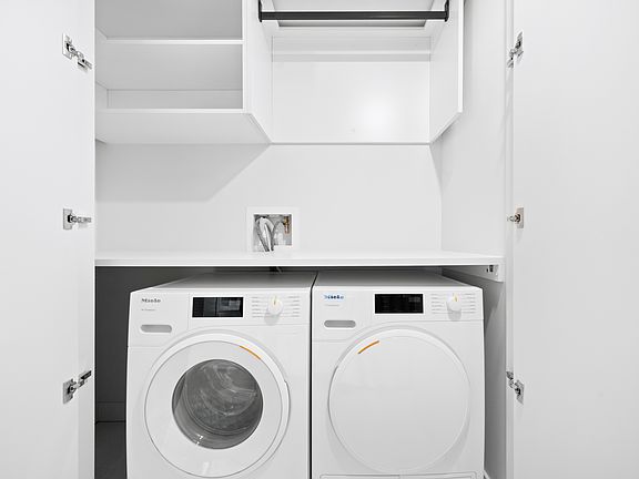 5th image of 1033 Nelson St #707