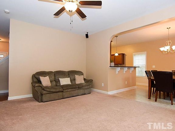 5th image of 633 McCarthy Dr