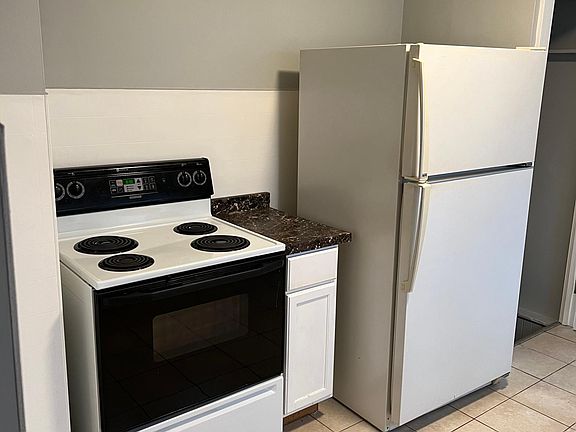 4th image of 1379 Munroe Falls Ave
